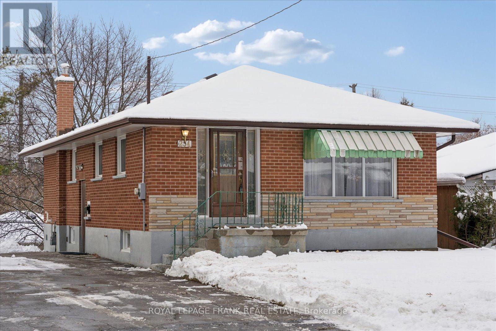 254 Dover Street, Oshawa (Eastdale), Ontario  L1G 6G4 - Photo 3 - E12633288