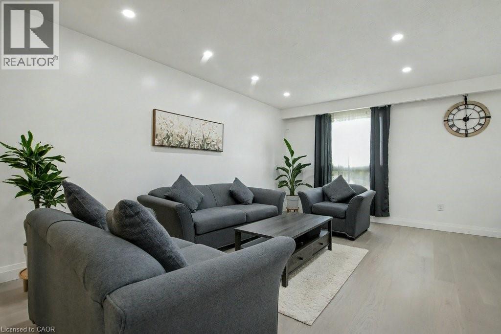 40 Tara Court, Hamilton, Ontario  L8K 6E6 - Photo 7 - 40775689