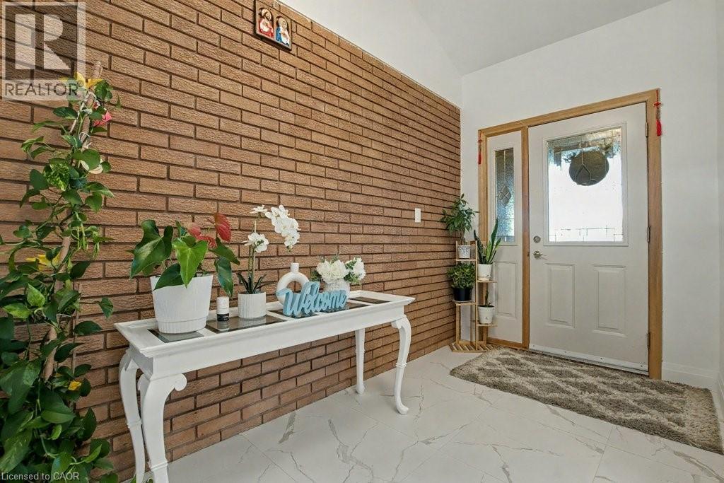 40 Tara Court, Hamilton, Ontario  L8K 6E6 - Photo 5 - 40775689