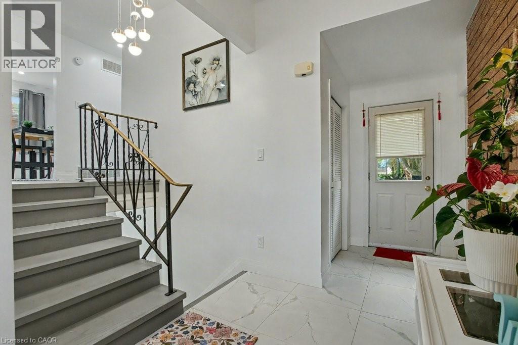 40 Tara Court, Hamilton, Ontario  L8K 6E6 - Photo 6 - 40775689