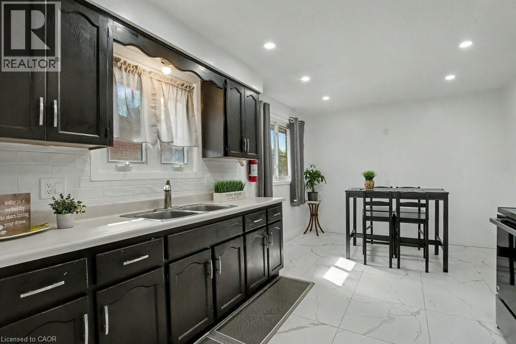 40 Tara Court, Hamilton, Ontario  L8K 6E6 - Photo 12 - 40775689