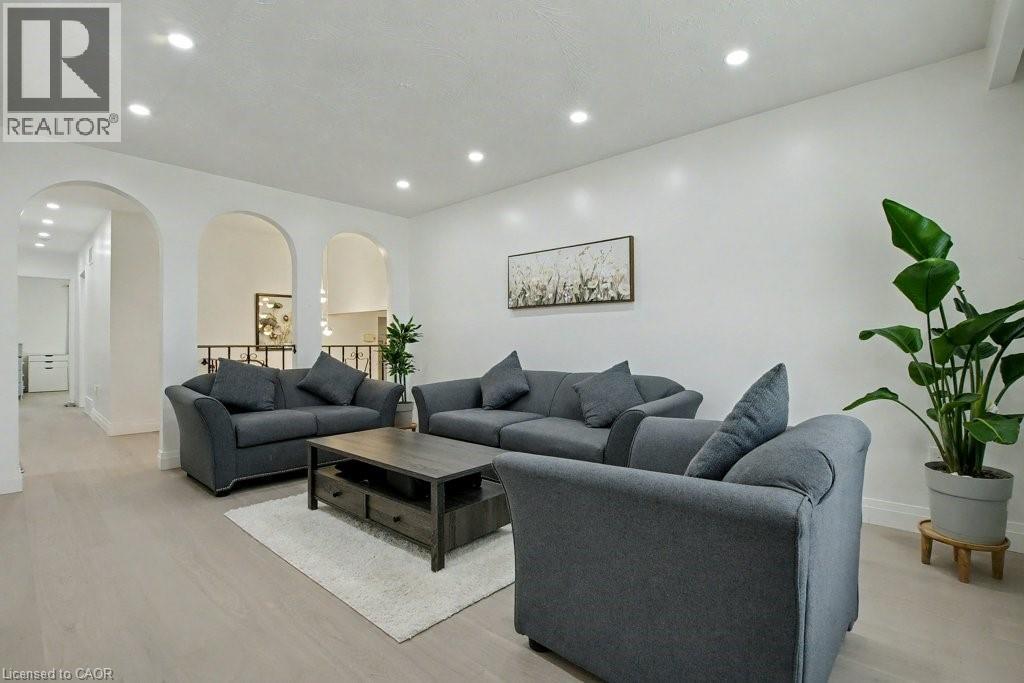 40 Tara Court, Hamilton, Ontario  L8K 6E6 - Photo 8 - 40775689