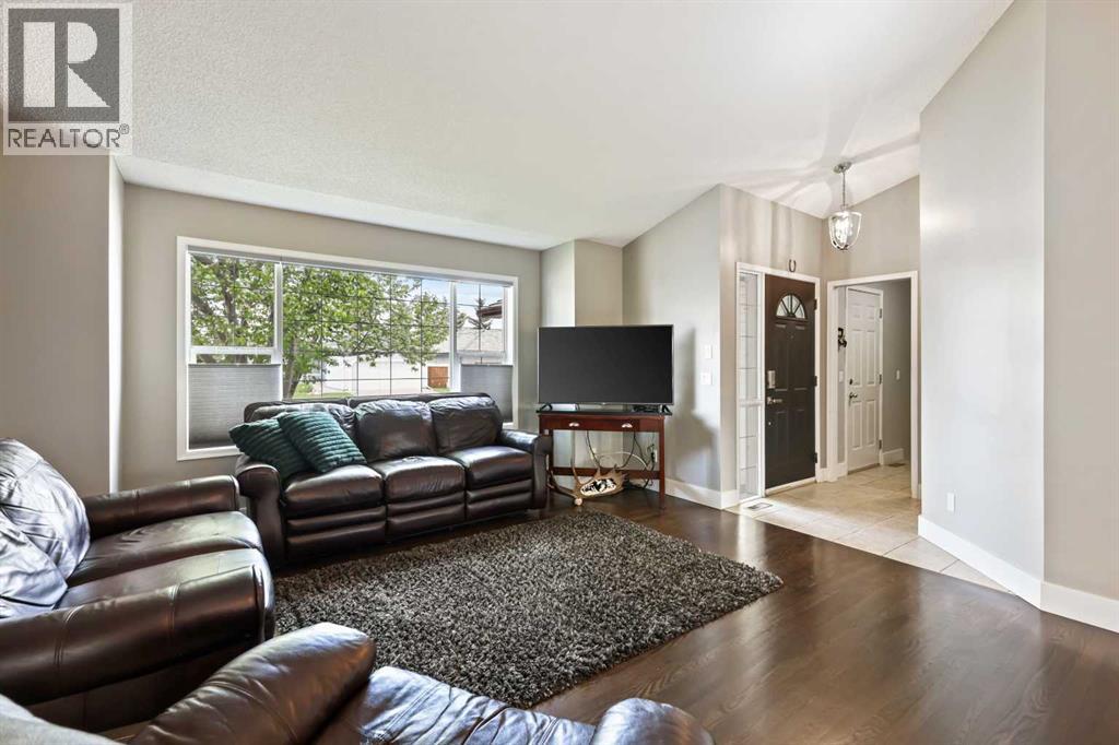 11 Strathmore Lakes Crescent, Strathmore, Alberta  T1P 1L7 - Photo 5 - A2270494