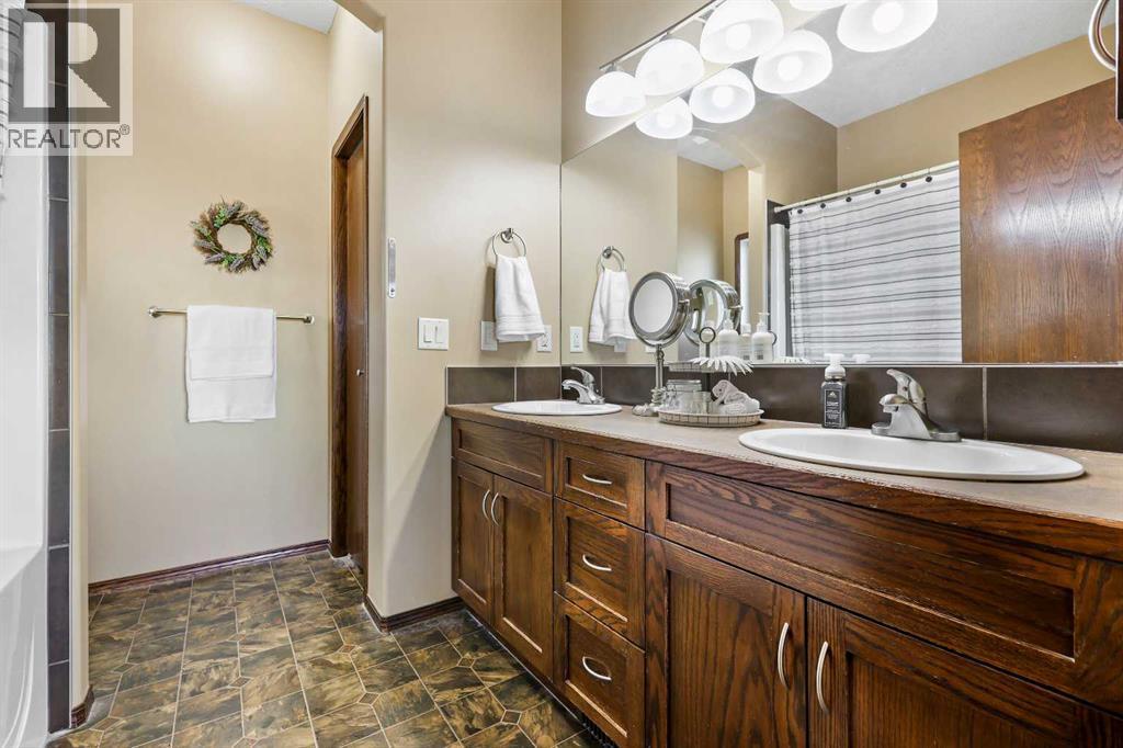 100 Hillcrest Boulevard, Strathmore, Alberta  T1P 0A4 - Photo 22 - A2271757