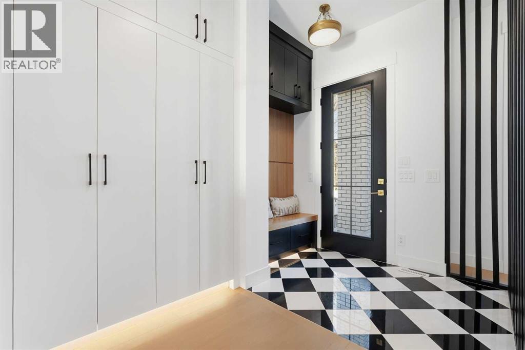 1321 10 Avenue Se, Calgary, Alberta  T2G 0W8 - Photo 2 - A2256038