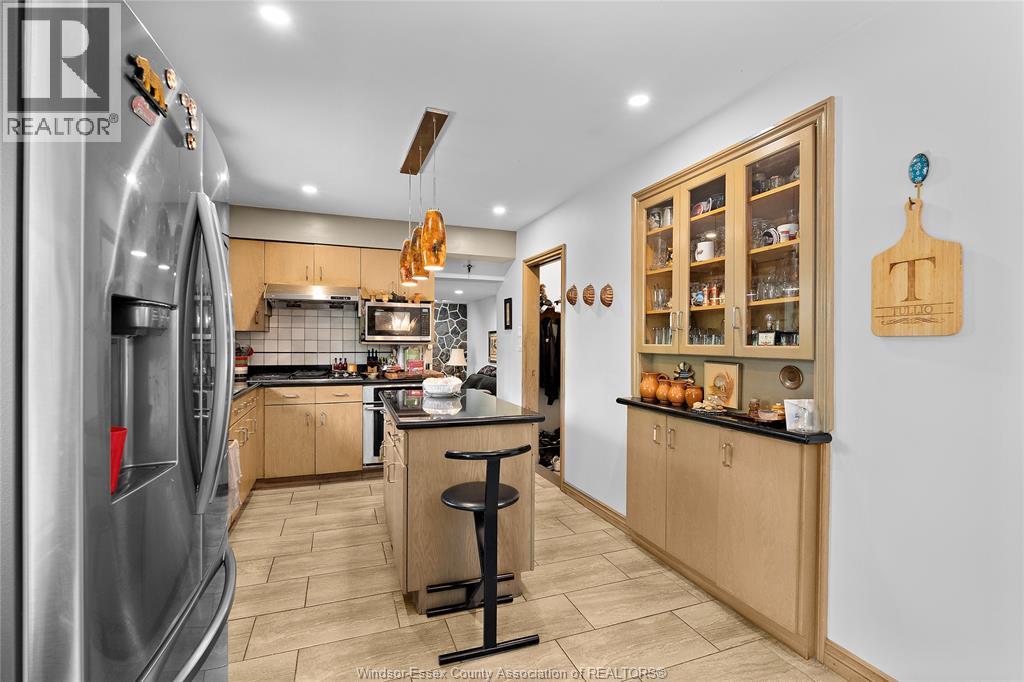 1670 Campbell, Windsor, Ontario N9B 2K6 - Photo 11 - 25031667