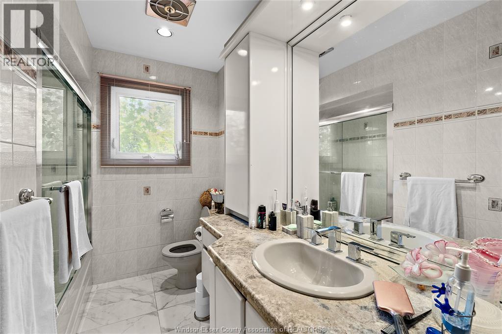 1670 Campbell, Windsor, Ontario N9B 2K6 - Photo 18 - 25031667