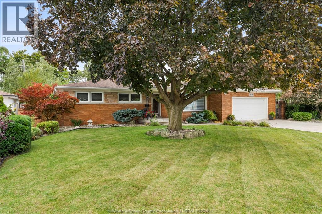 1670 Campbell, Windsor, Ontario N9B 2K6 - Photo 2 - 25031667