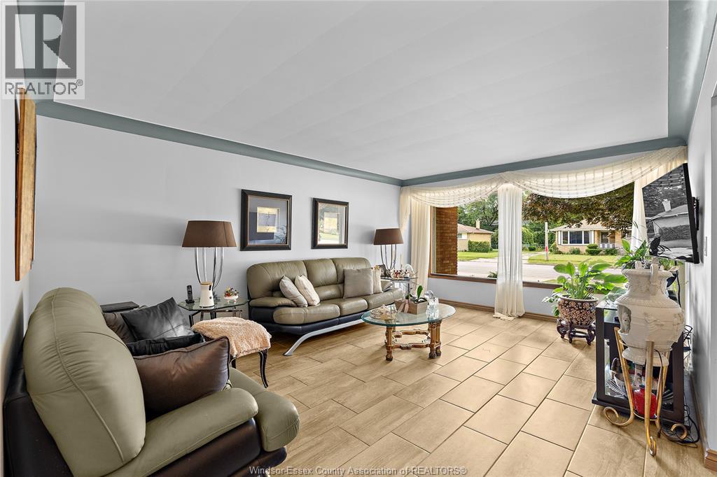 1670 Campbell, Windsor, Ontario N9B 2K6 - Photo 6 - 25031667