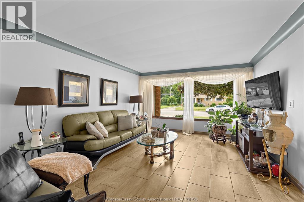 1670 Campbell, Windsor, Ontario N9B 2K6 - Photo 7 - 25031667