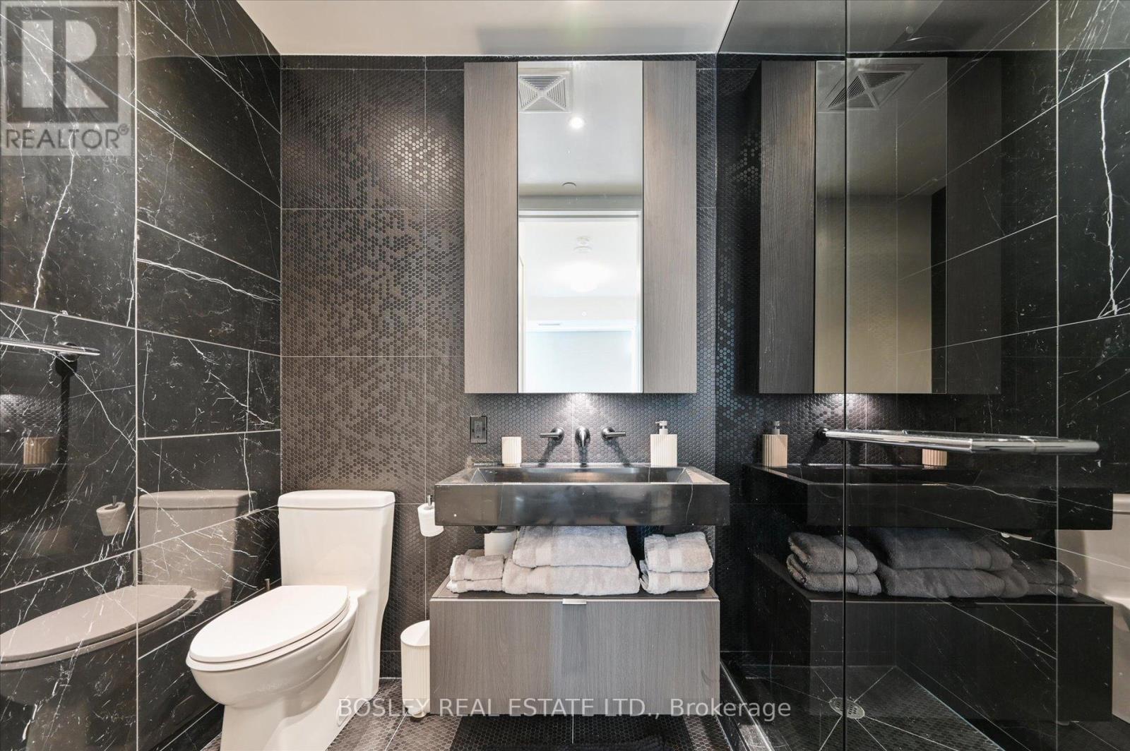 4707 - 11 Yorkville Avenue, Toronto (Annex), Ontario  M4W 0B7 - Photo 17 - C12633254