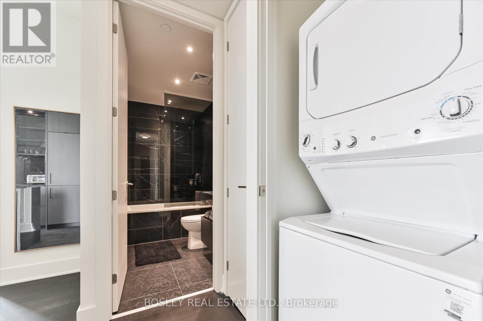 4707 - 11 Yorkville Avenue, Toronto (Annex), Ontario  M4W 0B7 - Photo 21 - C12633254