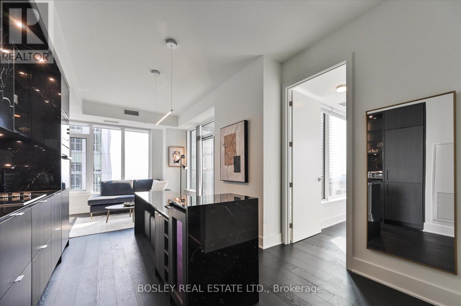 4707 - 11 Yorkville Avenue, Toronto (Annex), Ontario  M4W 0B7 - Photo 7 - C12633254