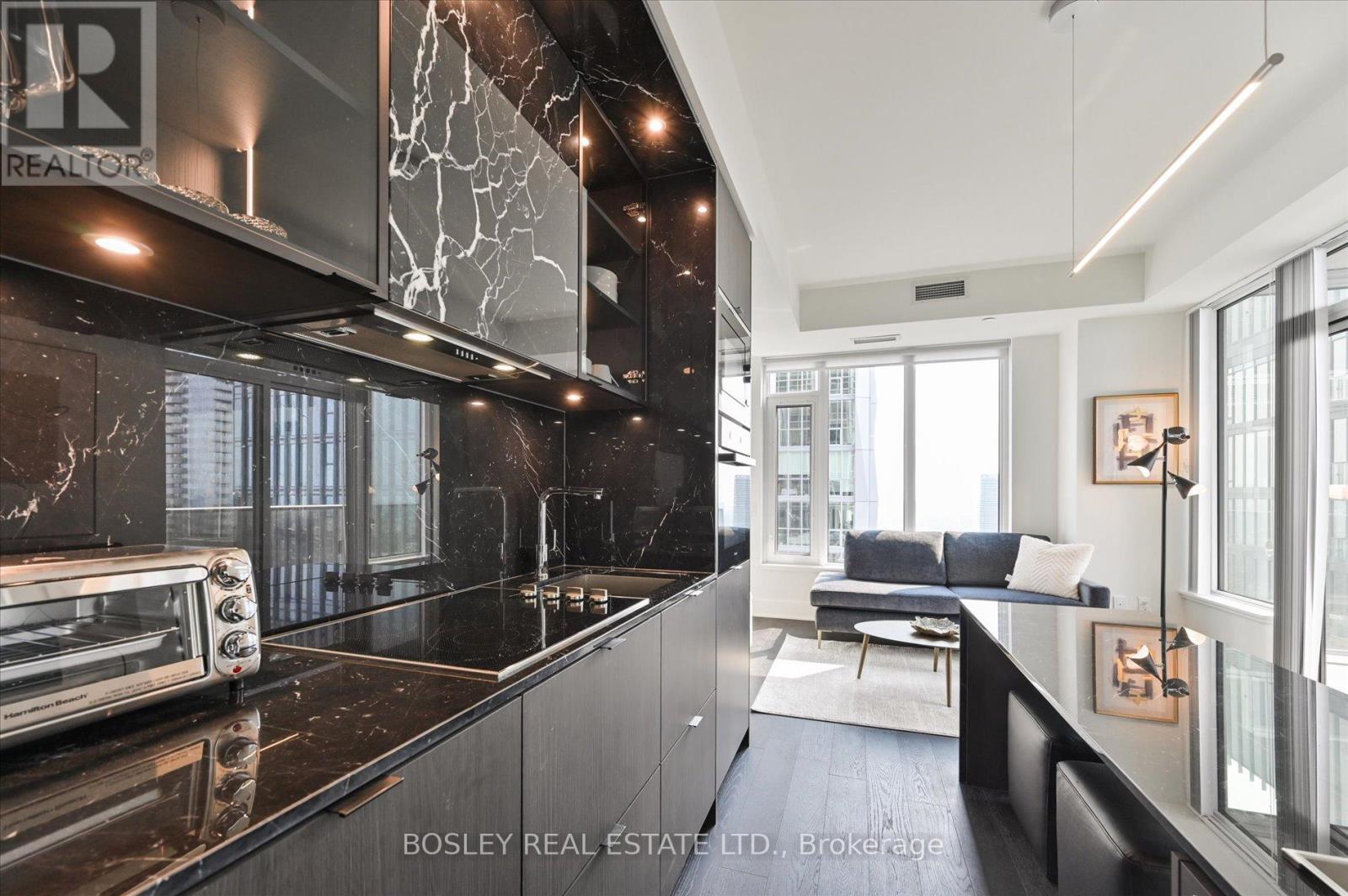 4707 - 11 Yorkville Avenue, Toronto (Annex), Ontario  M4W 0B7 - Photo 9 - C12633254