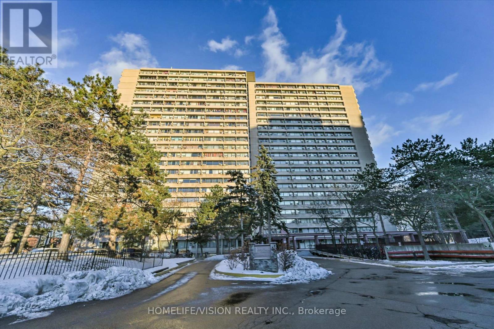 Property Listing: 202 - 100 Leeward Glenway, Toronto (Flemingdon Park), Ontario