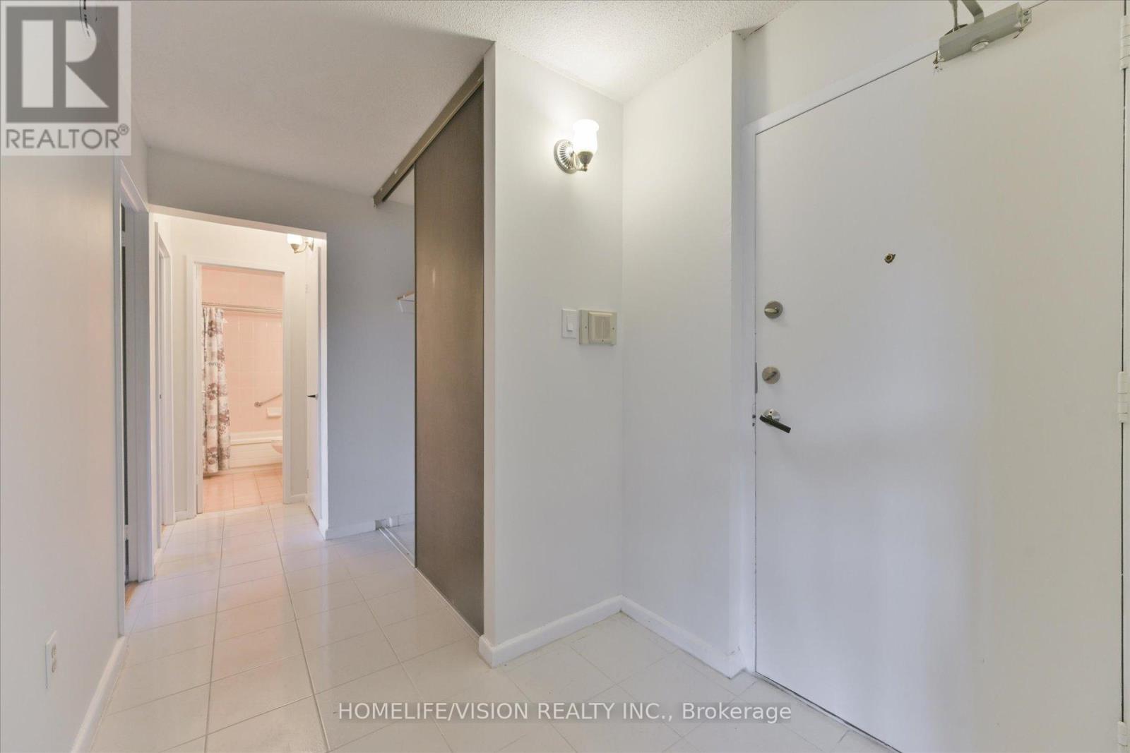 202 - 100 Leeward Glenway, Toronto (Flemingdon Park), Ontario  M3C 2Z1 - Photo 7 - C12633282