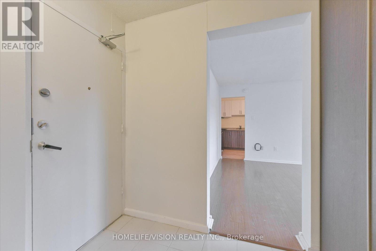 202 - 100 Leeward Glenway, Toronto (Flemingdon Park), Ontario  M3C 2Z1 - Photo 8 - C12633282