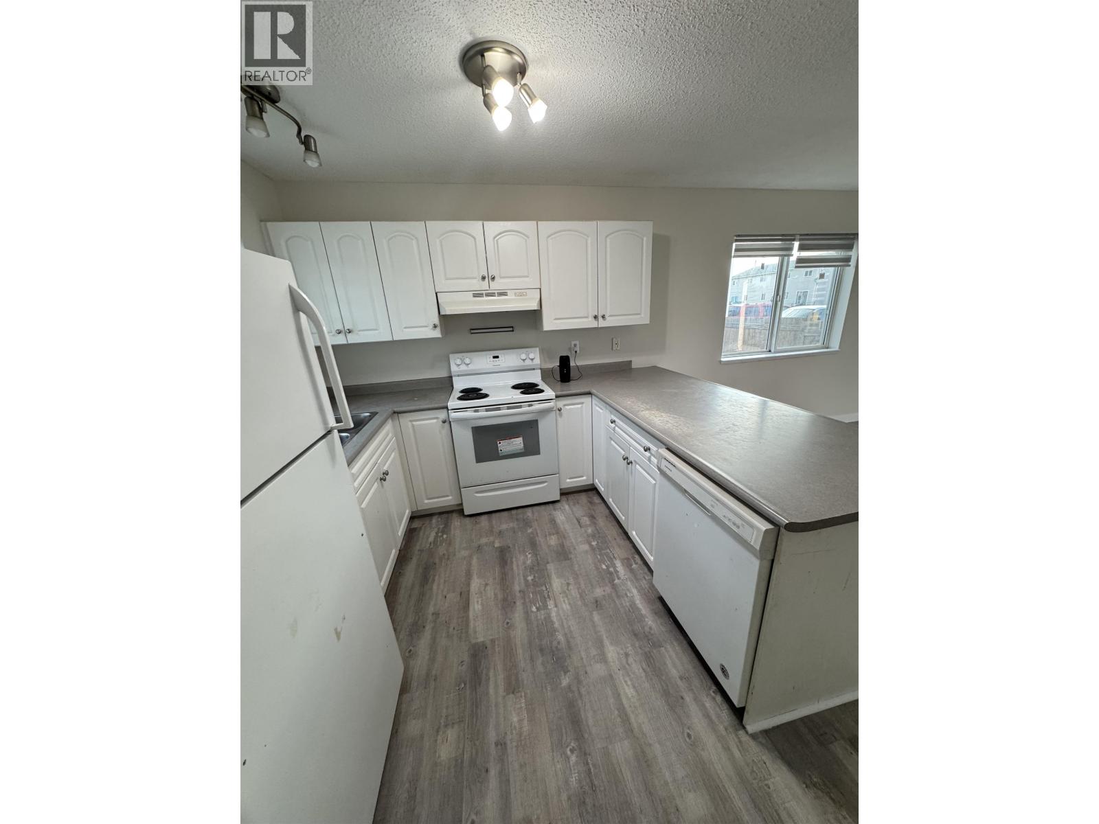 8807-8809 101 Avenue, Fort St. John, British Columbia  V1J 7C6 - Photo 2 - R3066710