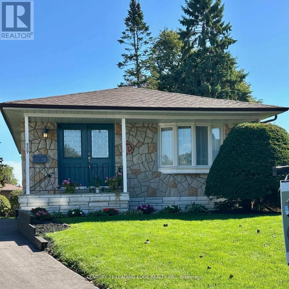 529 CARMAN COURT, Oshawa, Ontario