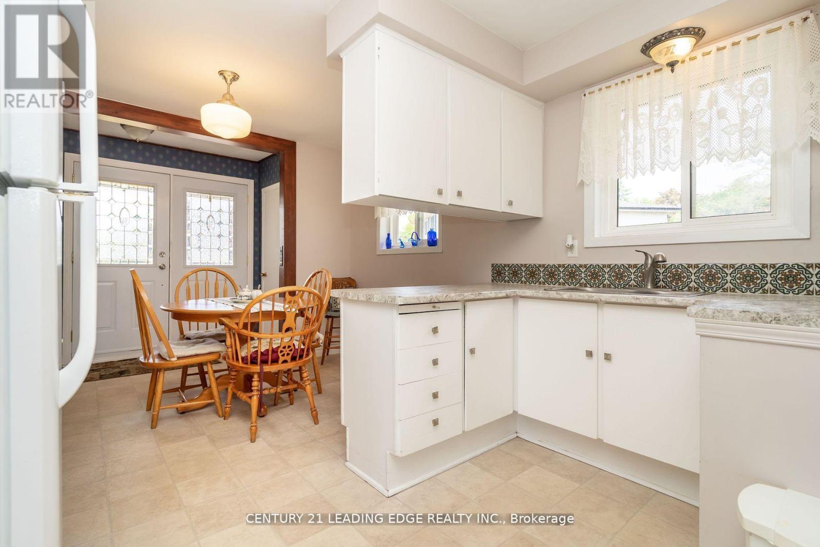 529 Carman Court, Oshawa (Donevan), Ontario  L1H 6K5 - Photo 11 - E12633322