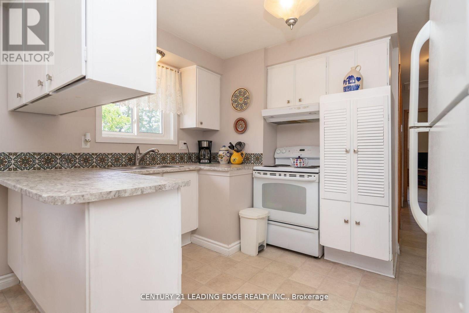 529 Carman Court, Oshawa (Donevan), Ontario  L1H 6K5 - Photo 9 - E12633322