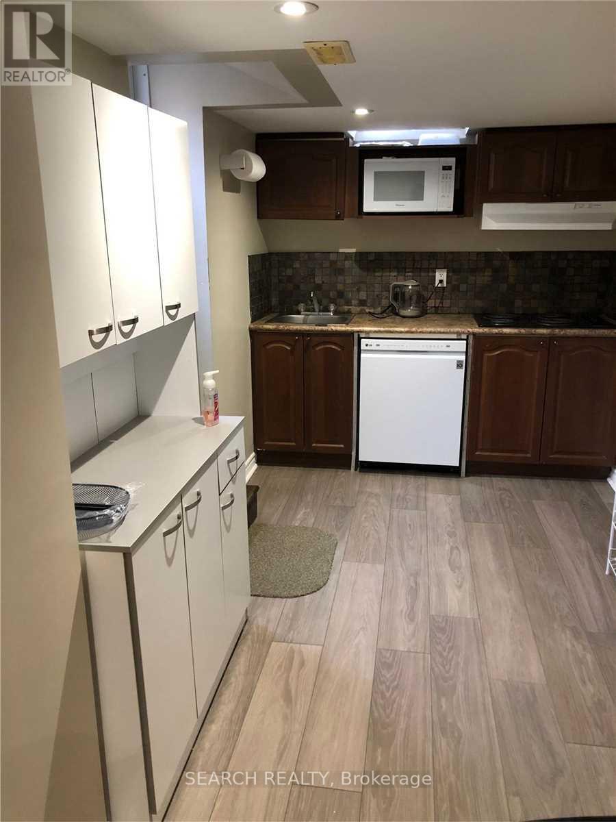 Bsmt - 3195 Polo Place, Mississauga, Ontario  L5M 6L1 - Photo 8 - W12607404