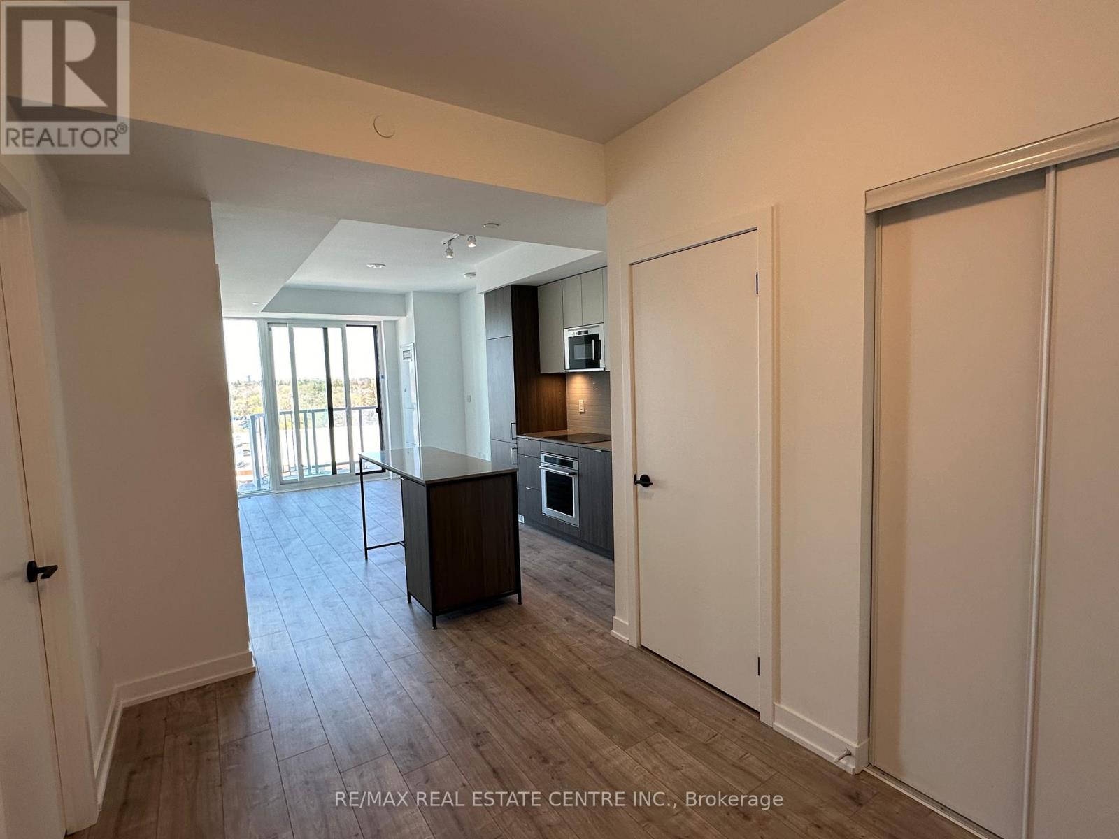 1002 - 220 Missinihe Way, Mississauga, Ontario  L5H 0A9 - Photo 4 - W12613078