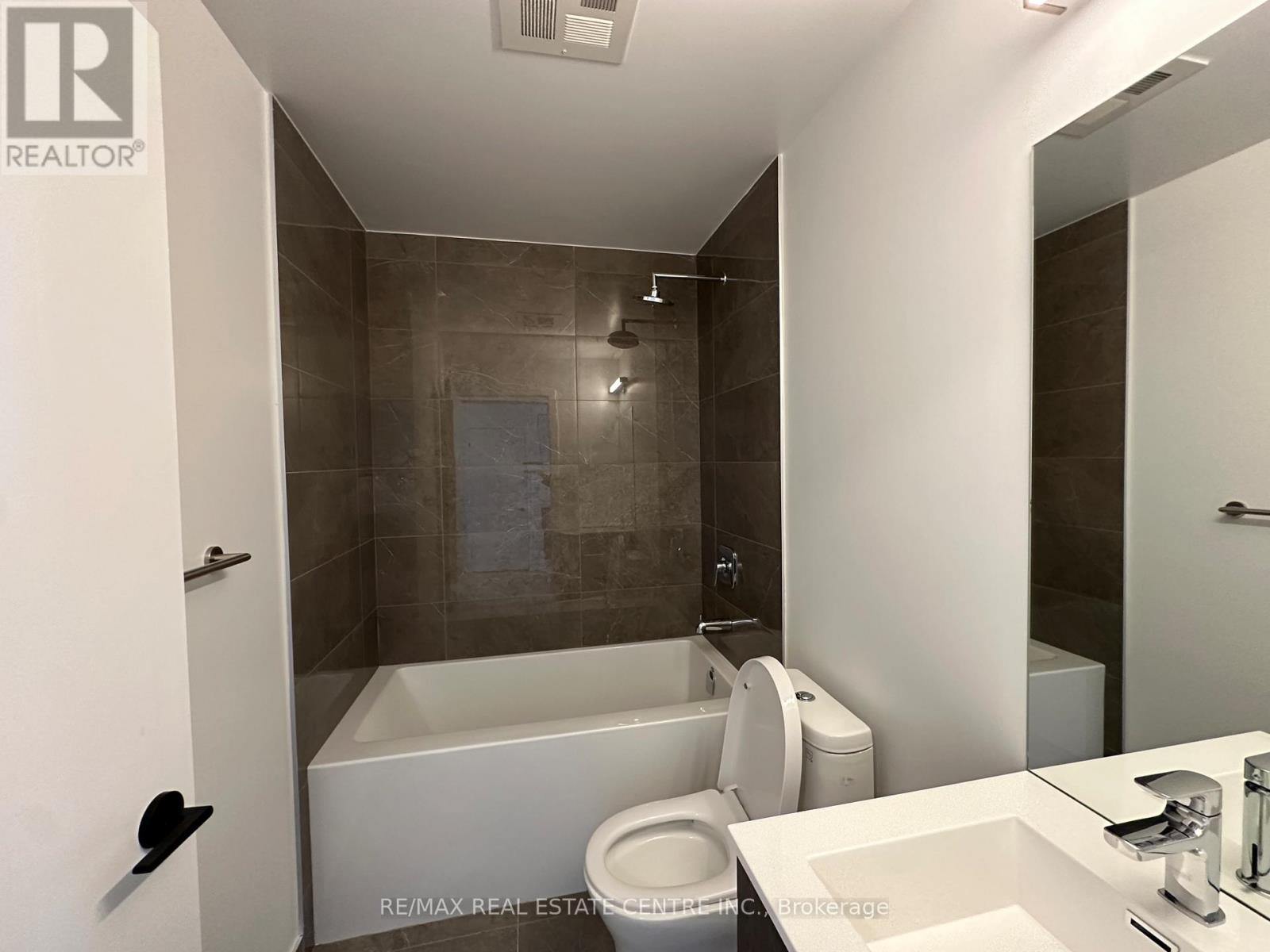 1002 - 220 Missinihe Way, Mississauga, Ontario  L5H 0A9 - Photo 15 - W12613078