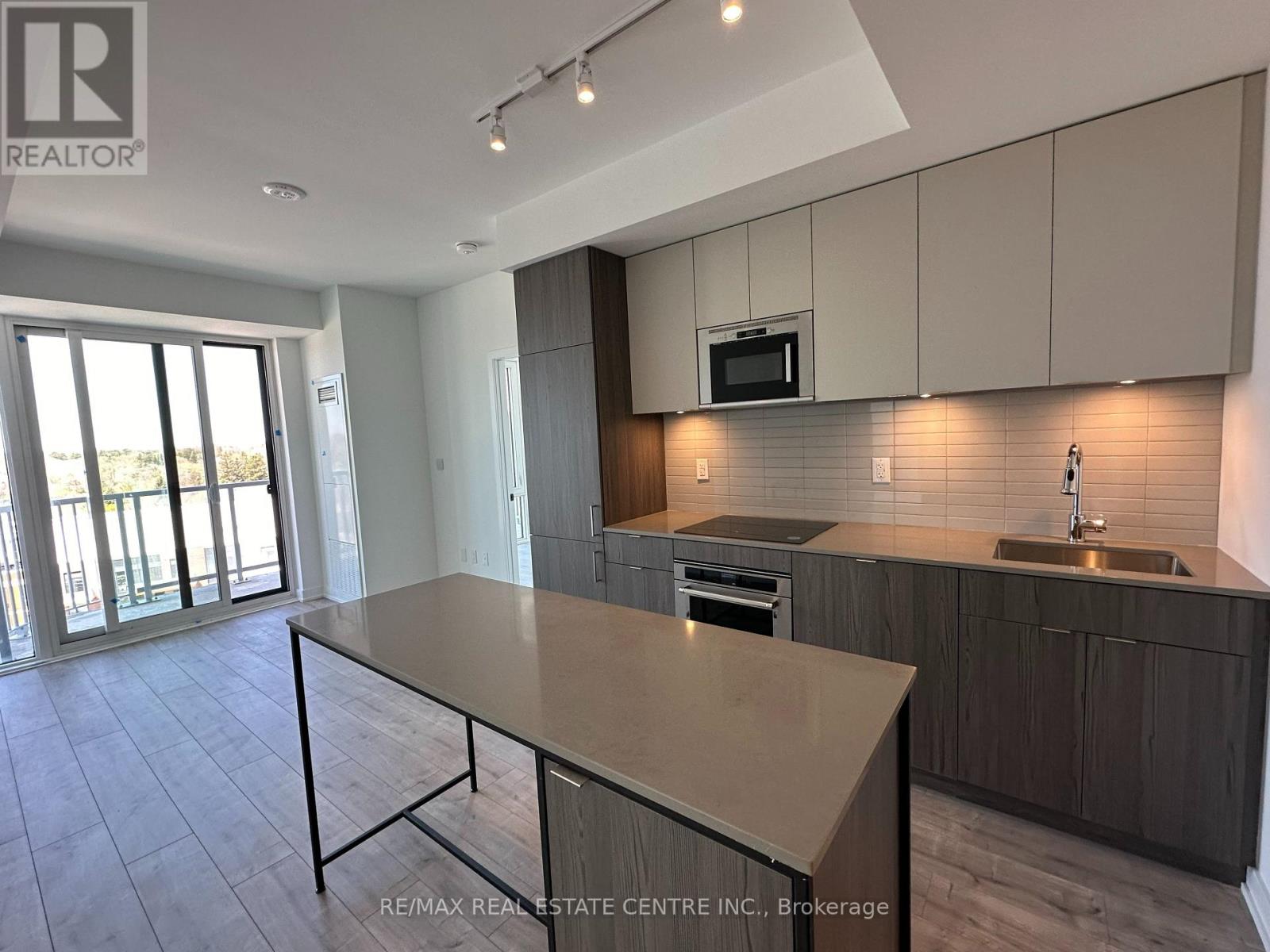 1002 - 220 Missinihe Way, Mississauga, Ontario  L5H 0A9 - Photo 3 - W12613078