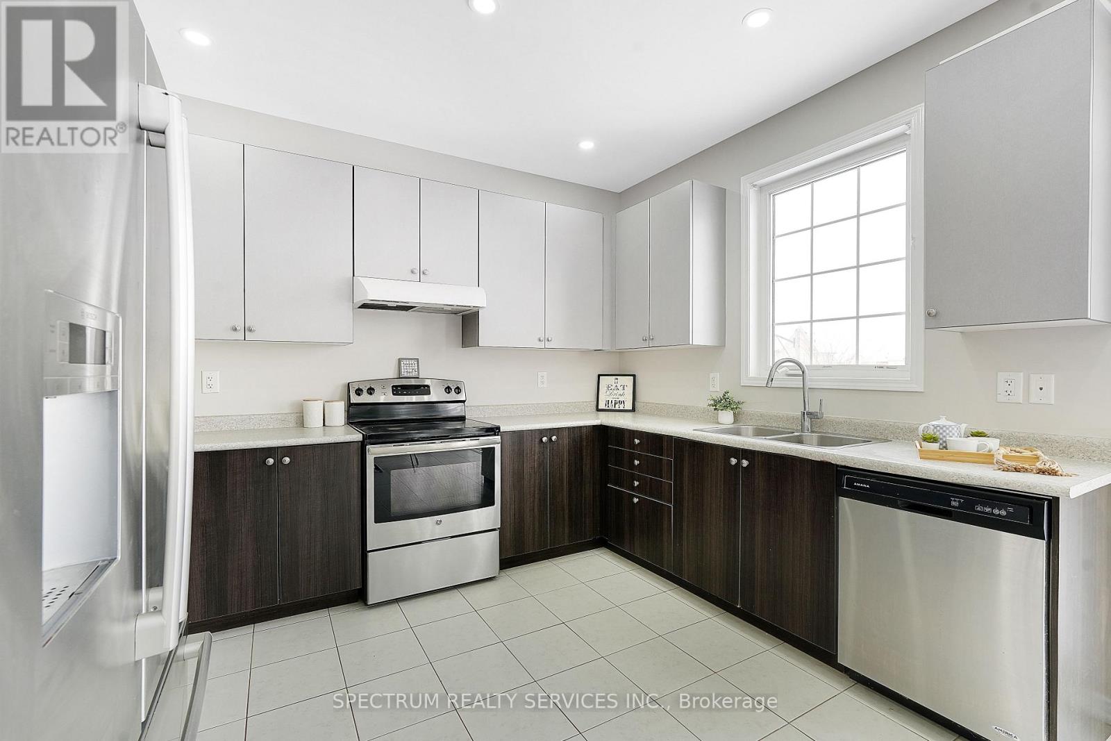 42 Pollard Street, Brantford, Ontario  N3T 5L5 - Photo 7 - X12599188