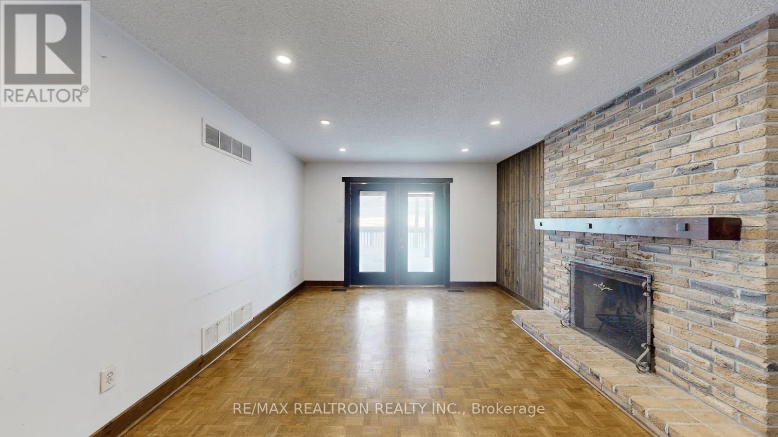 8 Blue Grass Drive, Aurora, Ontario  L4G 6W4 - Photo 11 - N12633244