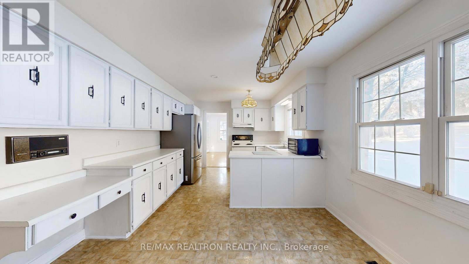 8 Blue Grass Drive, Aurora, Ontario  L4G 6W4 - Photo 13 - N12633244