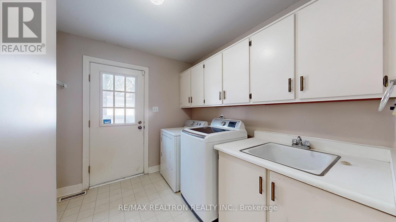 8 Blue Grass Drive, Aurora, Ontario  L4G 6W4 - Photo 15 - N12633244