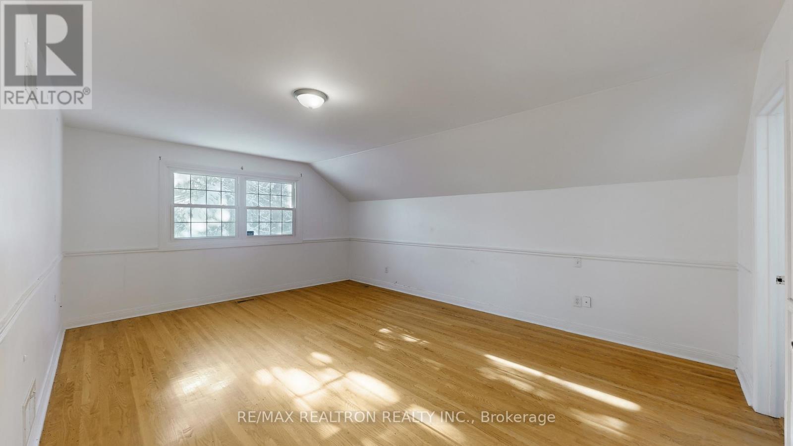 8 Blue Grass Drive, Aurora, Ontario  L4G 6W4 - Photo 17 - N12633244