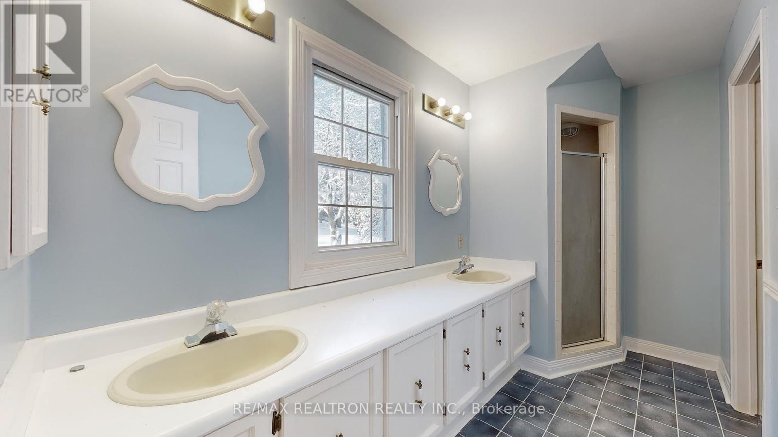 8 Blue Grass Drive, Aurora, Ontario  L4G 6W4 - Photo 18 - N12633244