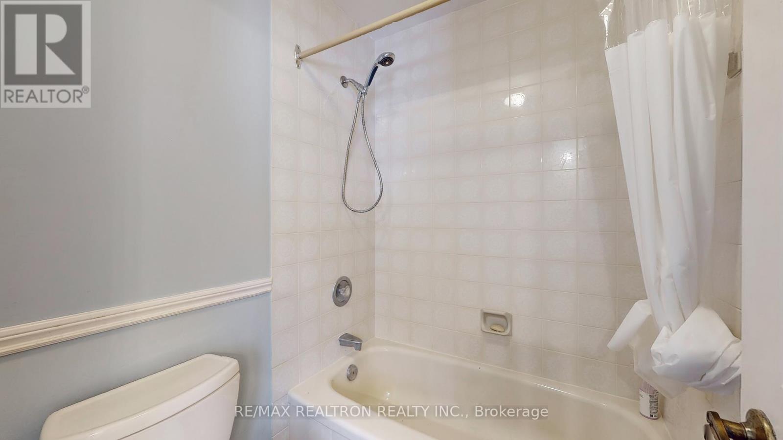 8 Blue Grass Drive, Aurora, Ontario  L4G 6W4 - Photo 19 - N12633244