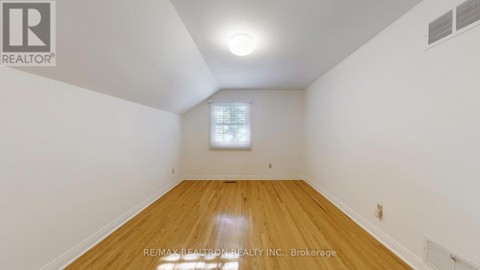 8 Blue Grass Drive, Aurora, Ontario  L4G 6W4 - Photo 22 - N12633244