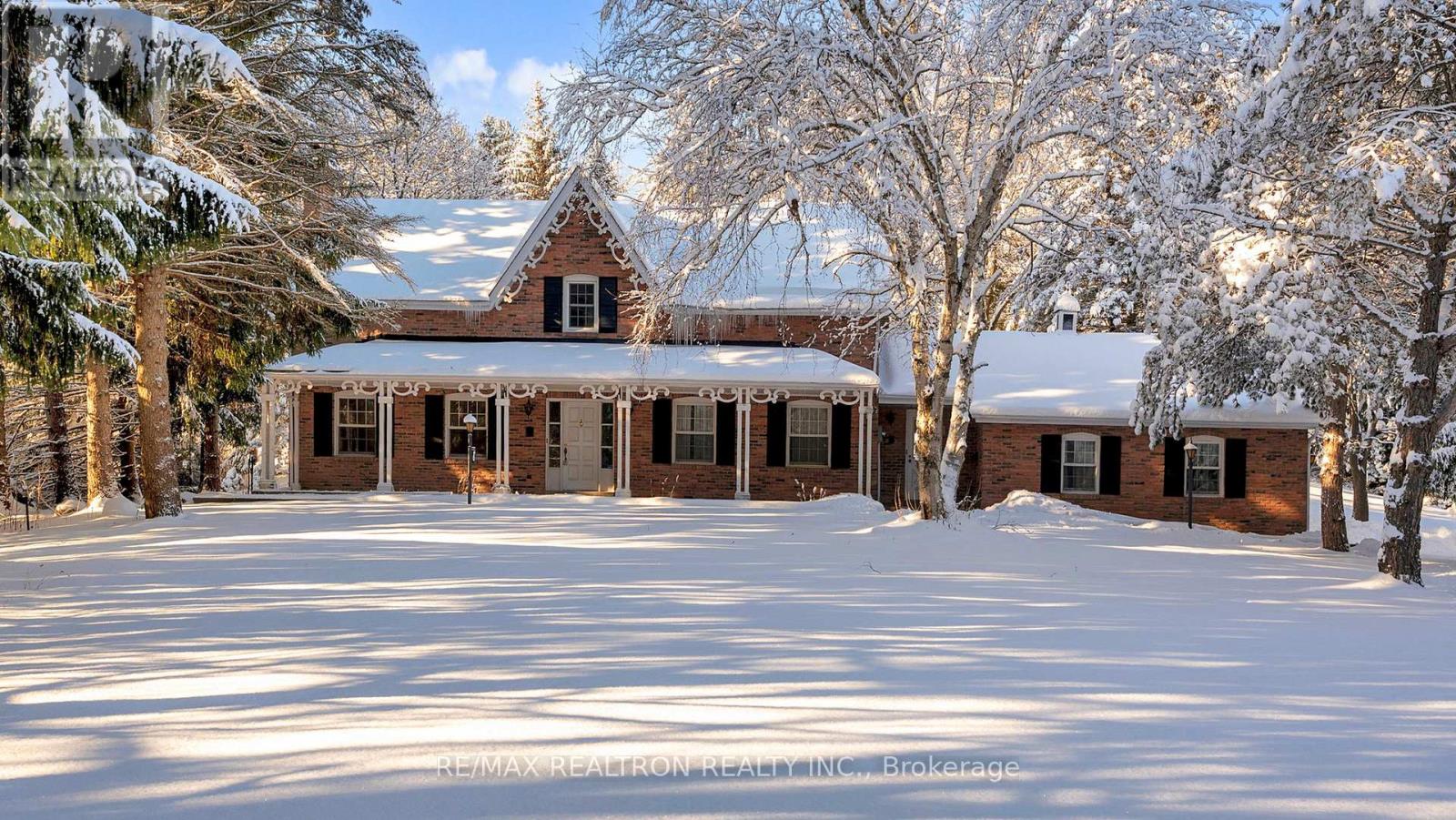 8 Blue Grass Drive, Aurora, Ontario  L4G 6W4 - Photo 3 - N12633244