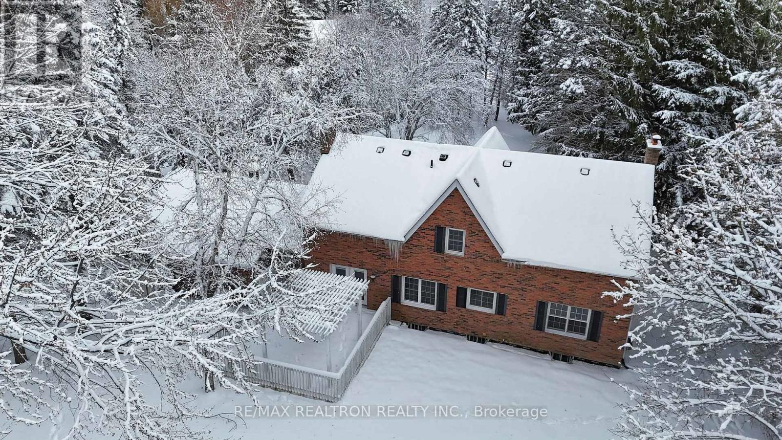 8 Blue Grass Drive, Aurora, Ontario  L4G 6W4 - Photo 38 - N12633244