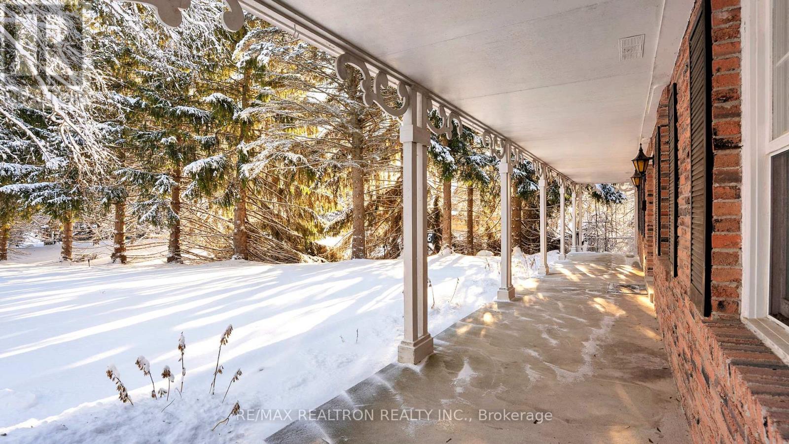 8 Blue Grass Drive, Aurora, Ontario  L4G 6W4 - Photo 5 - N12633244