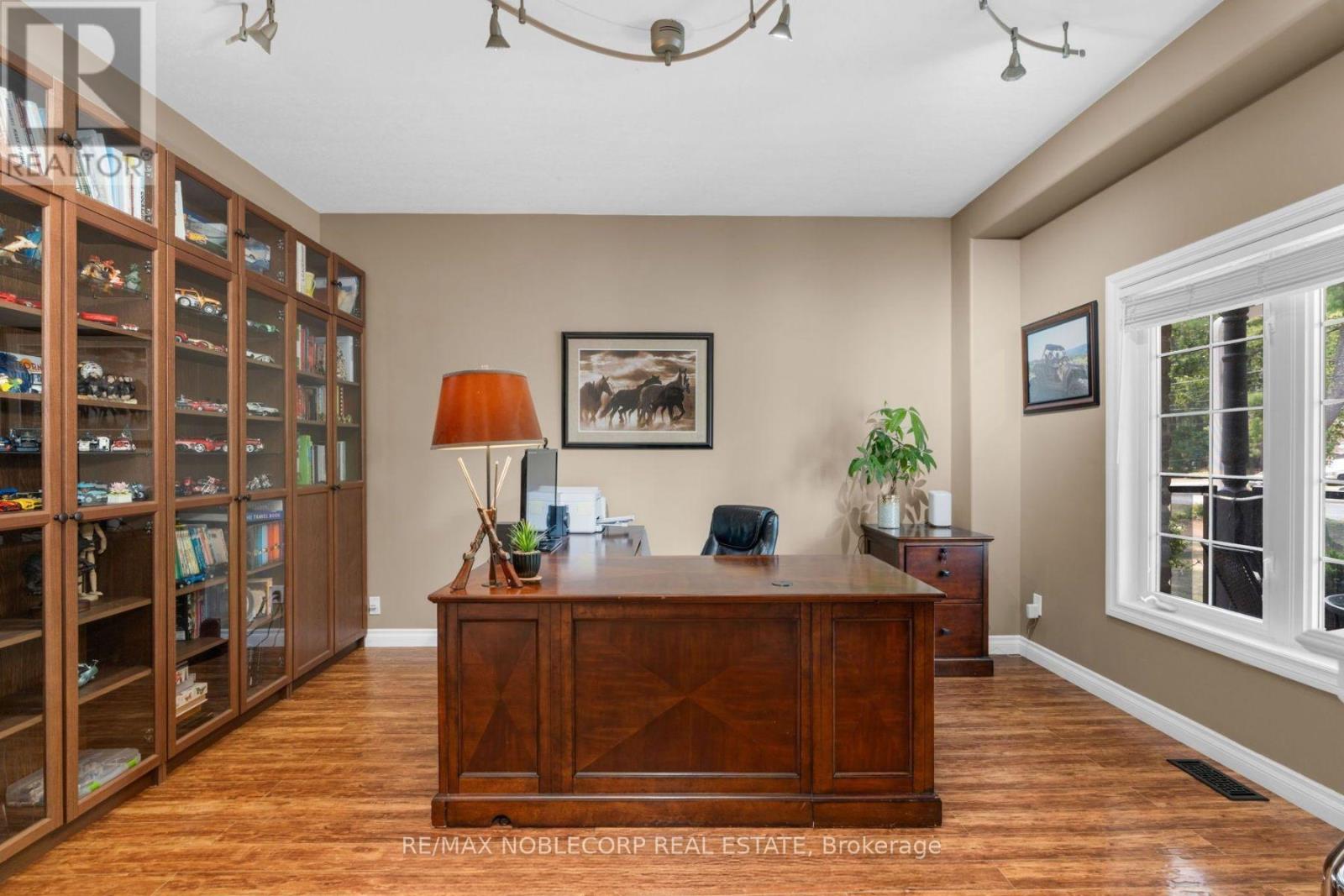 3211 Oak Street, Innisfil, Ontario  L9S 2K3 - Photo 16 - N12633266