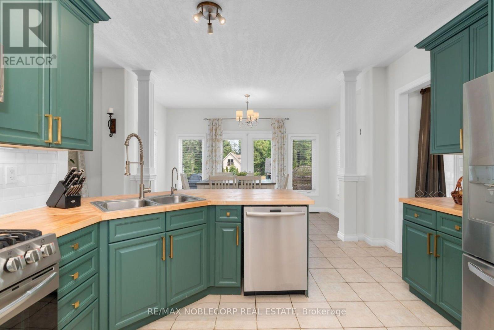 3211 Oak Street, Innisfil, Ontario  L9S 2K3 - Photo 6 - N12633266