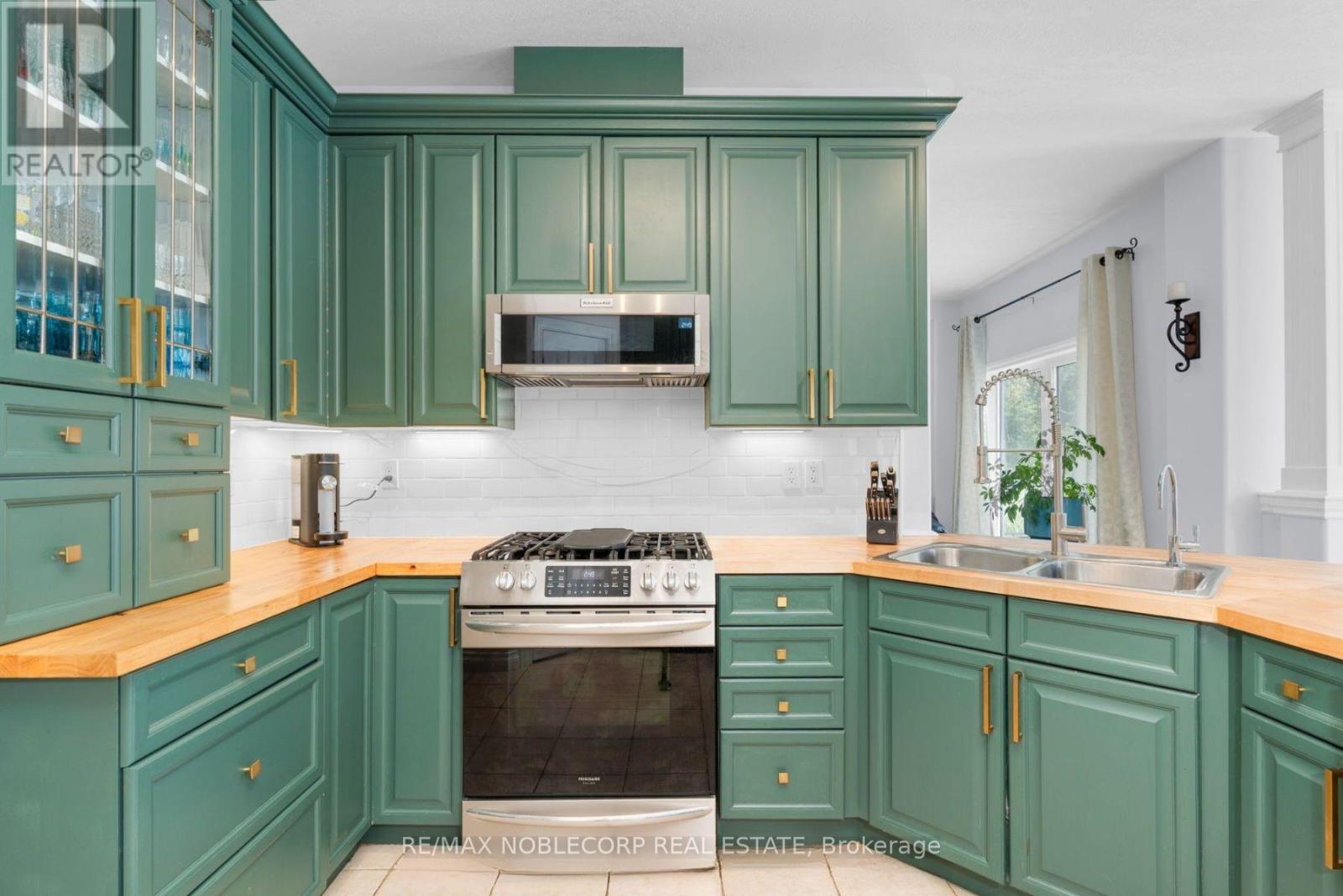 3211 Oak Street, Innisfil, Ontario  L9S 2K3 - Photo 7 - N12633266