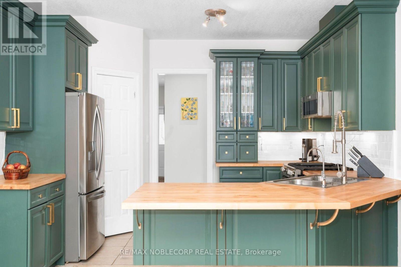 3211 Oak Street, Innisfil, Ontario  L9S 2K3 - Photo 8 - N12633266