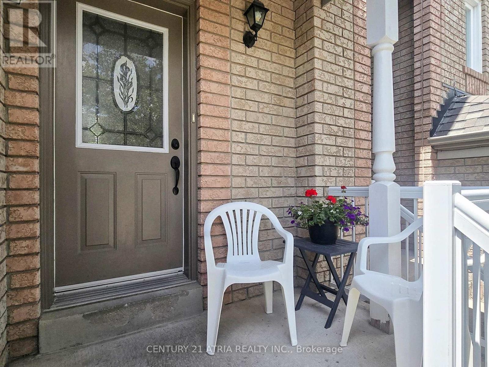 16 Stiles Avenue, Aurora, Ontario  L4G 7N3 - Photo 2 - N12633272