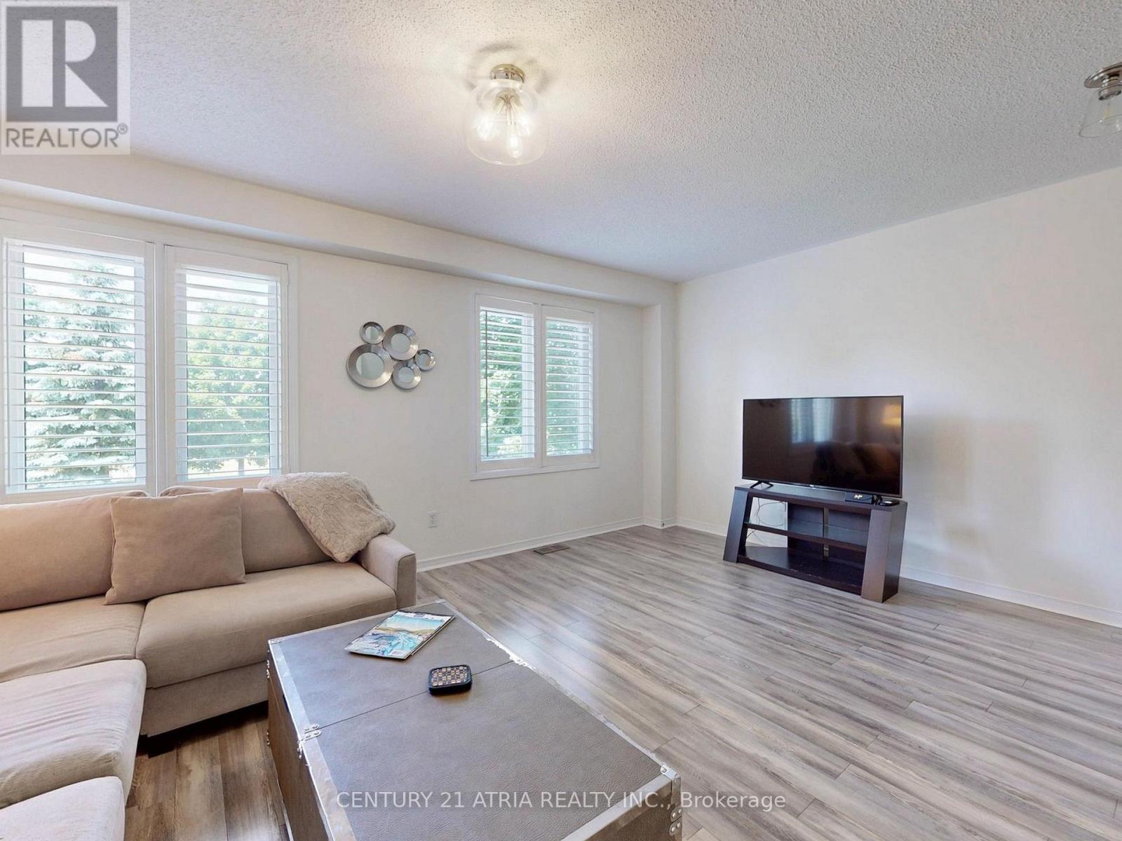 16 Stiles Avenue, Aurora, Ontario  L4G 7N3 - Photo 3 - N12633272