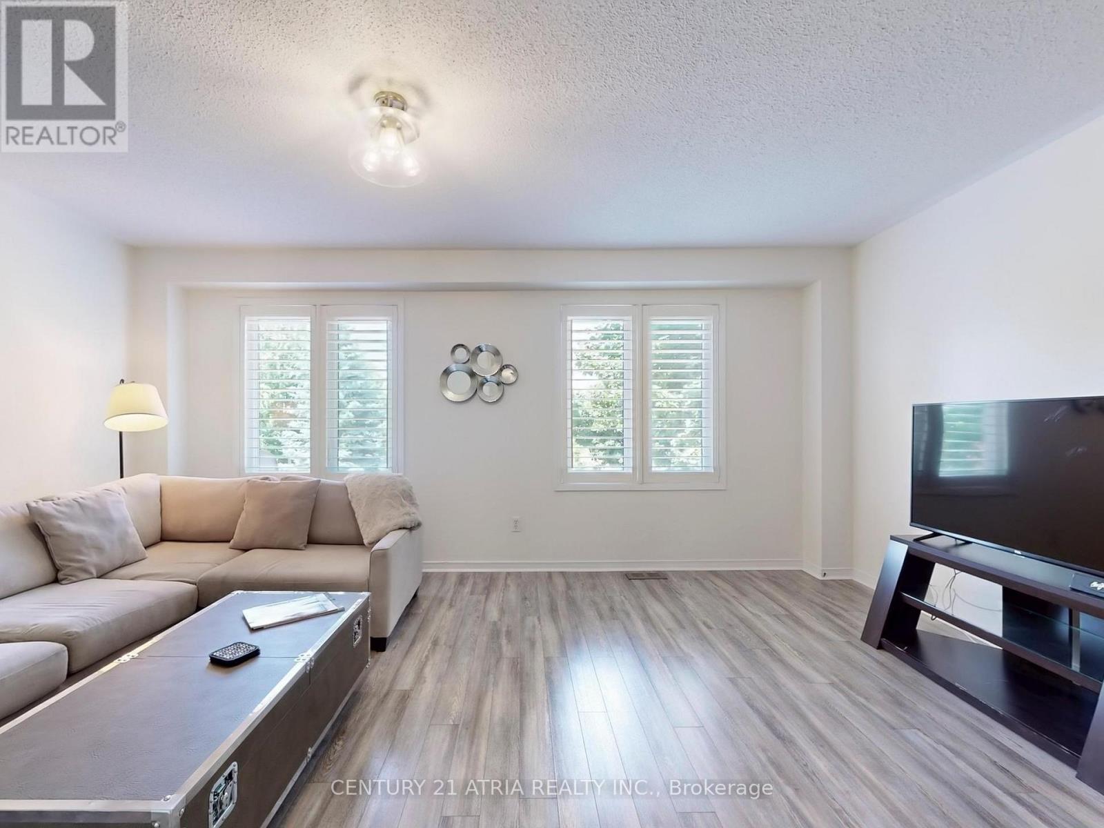 16 Stiles Avenue, Aurora, Ontario  L4G 7N3 - Photo 4 - N12633272