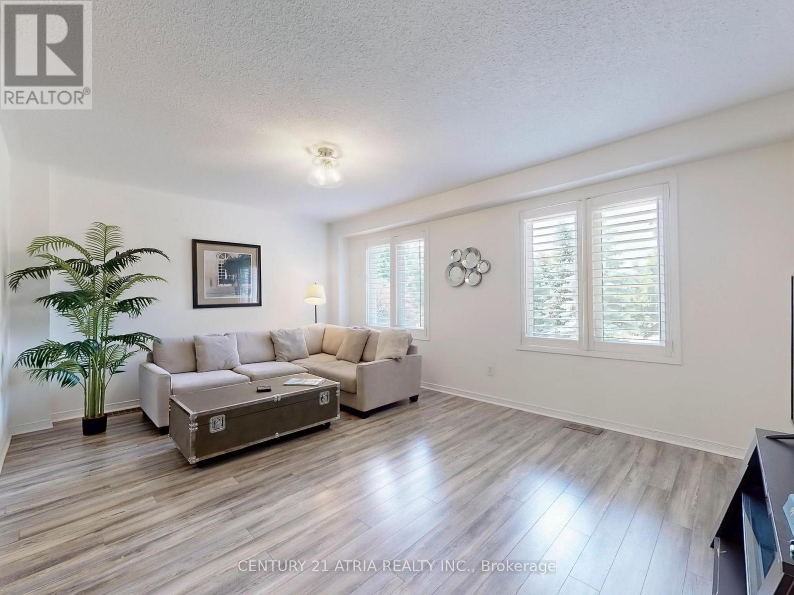 16 Stiles Avenue, Aurora, Ontario  L4G 7N3 - Photo 6 - N12633272