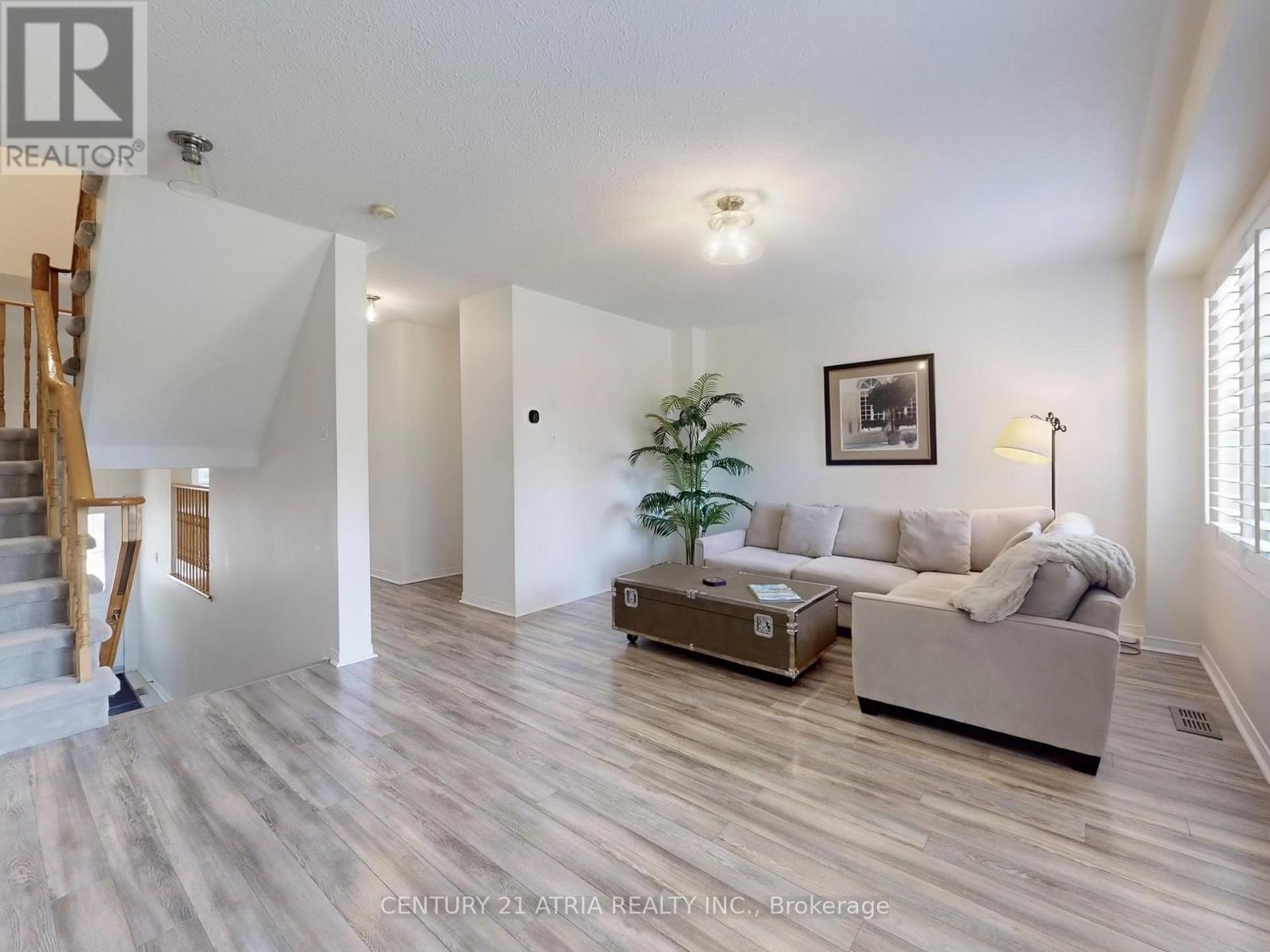 16 Stiles Avenue, Aurora, Ontario  L4G 7N3 - Photo 8 - N12633272