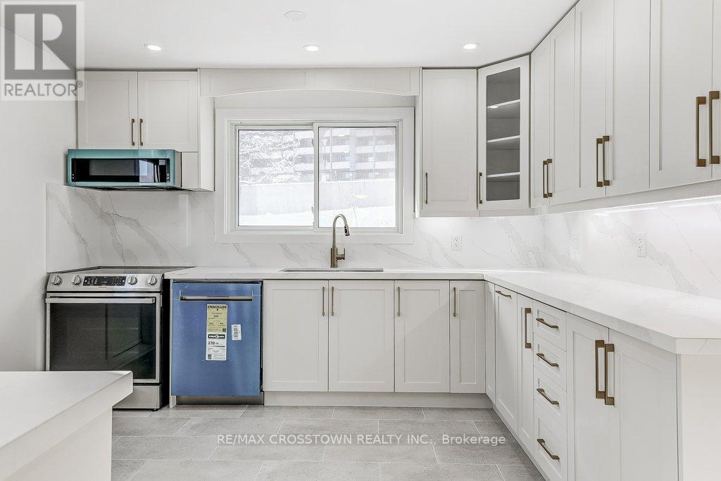 436 Dixon Boulevard, Newmarket, Ontario  L3Y 5C7 - Photo 11 - N12633314